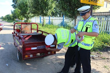 Kis fényvisszaverő matricák, világítsd meg a tömegeket biztonságosan az útról